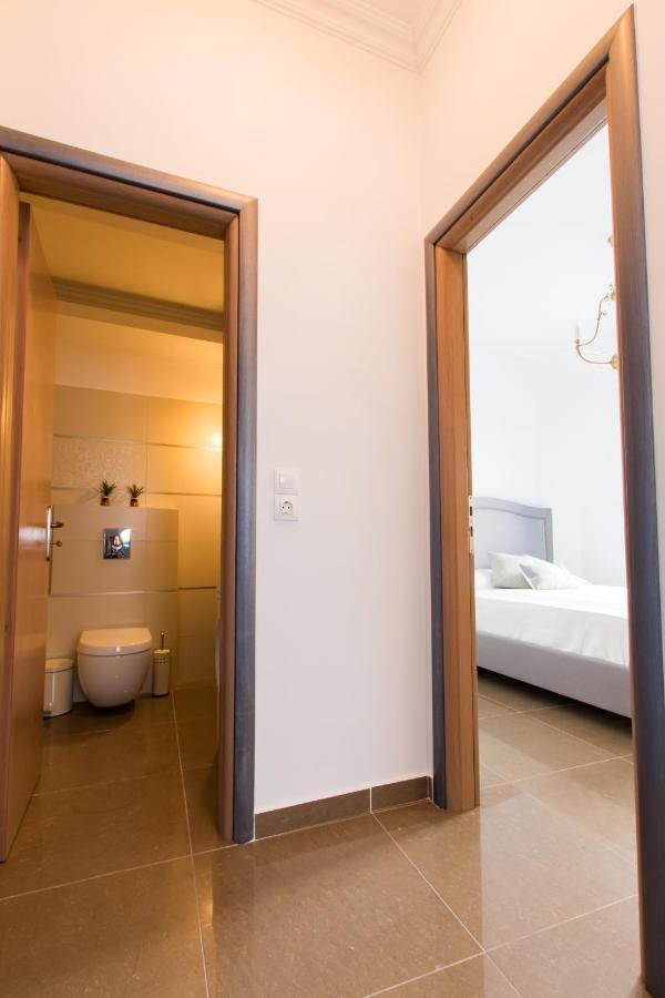 Poseidon Luxury Apartment Foinikion Exterior photo